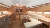 Yachtcharter dufour 382 salon