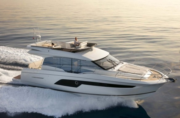 Yachtcharter Prestige 520 top
