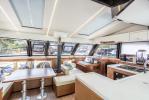 Yachtcharter nautitech46 fly 4cabin saloon