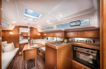 Bavaria Cruiser 34 Style Innenansicht