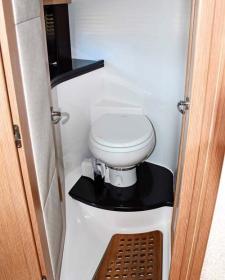 Focus-Power-33-wc.JPG Innenansicht