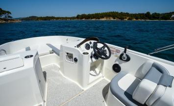 Bayliner Element E7 Auenansicht