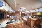 Yachtcharter Bavaria 34 2cab kitchen