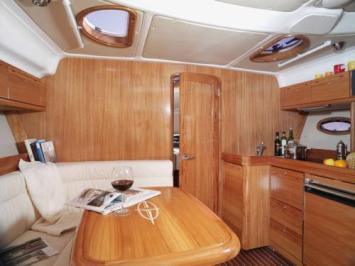 Bavaria 33 sport HT Innenansicht