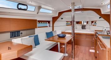 Oceanis 38 Innenansicht