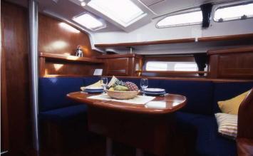 Oceanis 42 CC Innenansicht