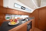 Yachtcharter Bavaria Cruiser 41 3cab kitchen