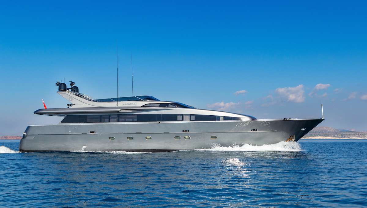 Yachtcharter Admiral 101 6cab top