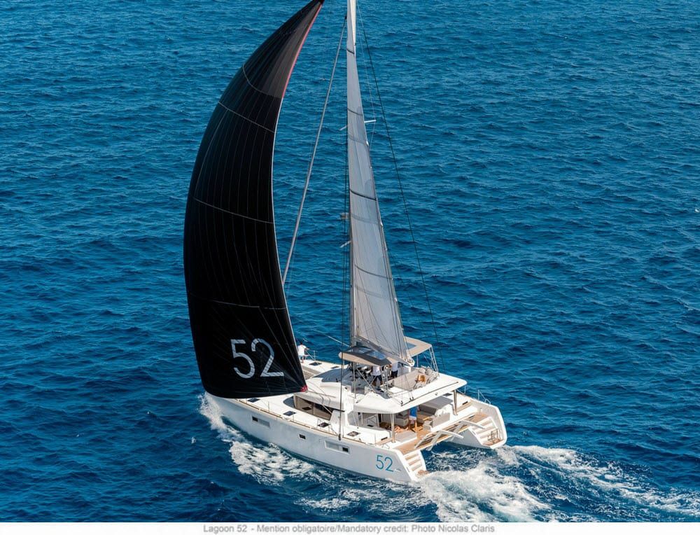 Yachtcharter Lagoon52F 6cab top