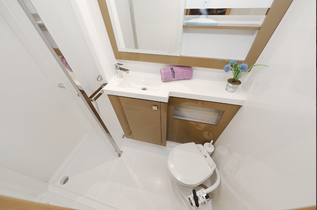 Yachtcharter Fountaine Pajot Saona 47 Quintet 3cab wc