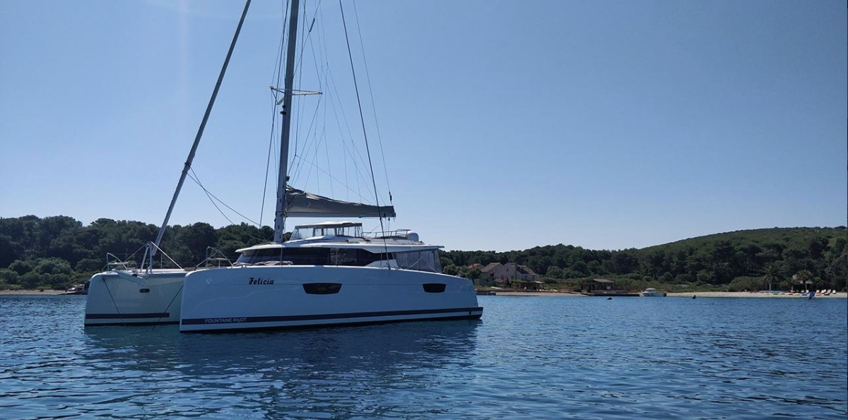 Yachtcharter Fountaine Pajot Saona 47 Quintet 3cab top