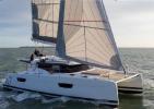 Yachtcharter Fountaine Pajot Saona 47 Quintet 5cab side