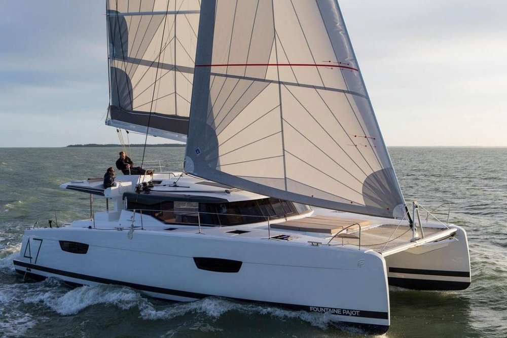 Yachtcharter Saona 47 5cab 5 wc hauptansicht 1