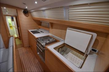 Ovni 445 Innenansicht