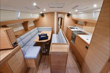 Ovni 445 Innenansicht