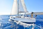 Yachtcharter Oceanis35 21