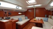 Yachtcharter oceanis 43 4cab salon