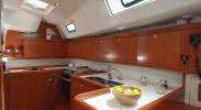 Yachtcharter oceanis 43 4cab pantry