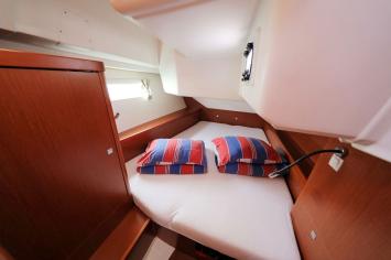 Kabinenansicht der Oceanis 45 (4 Kabinen, 2 Bäder). Innenansicht