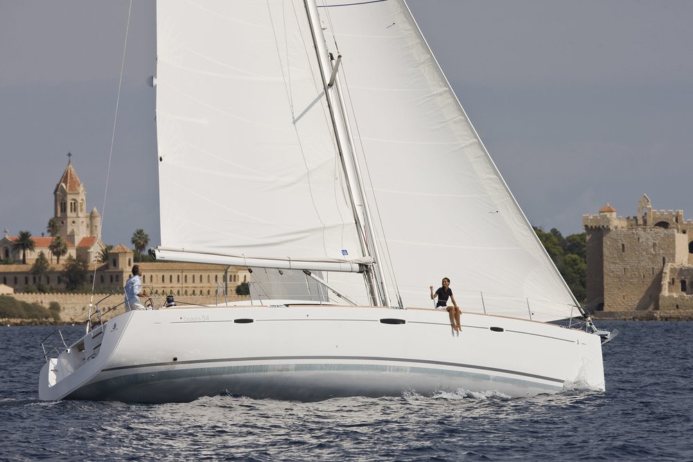 Yachtcharter Oceanis 54 4cab side
