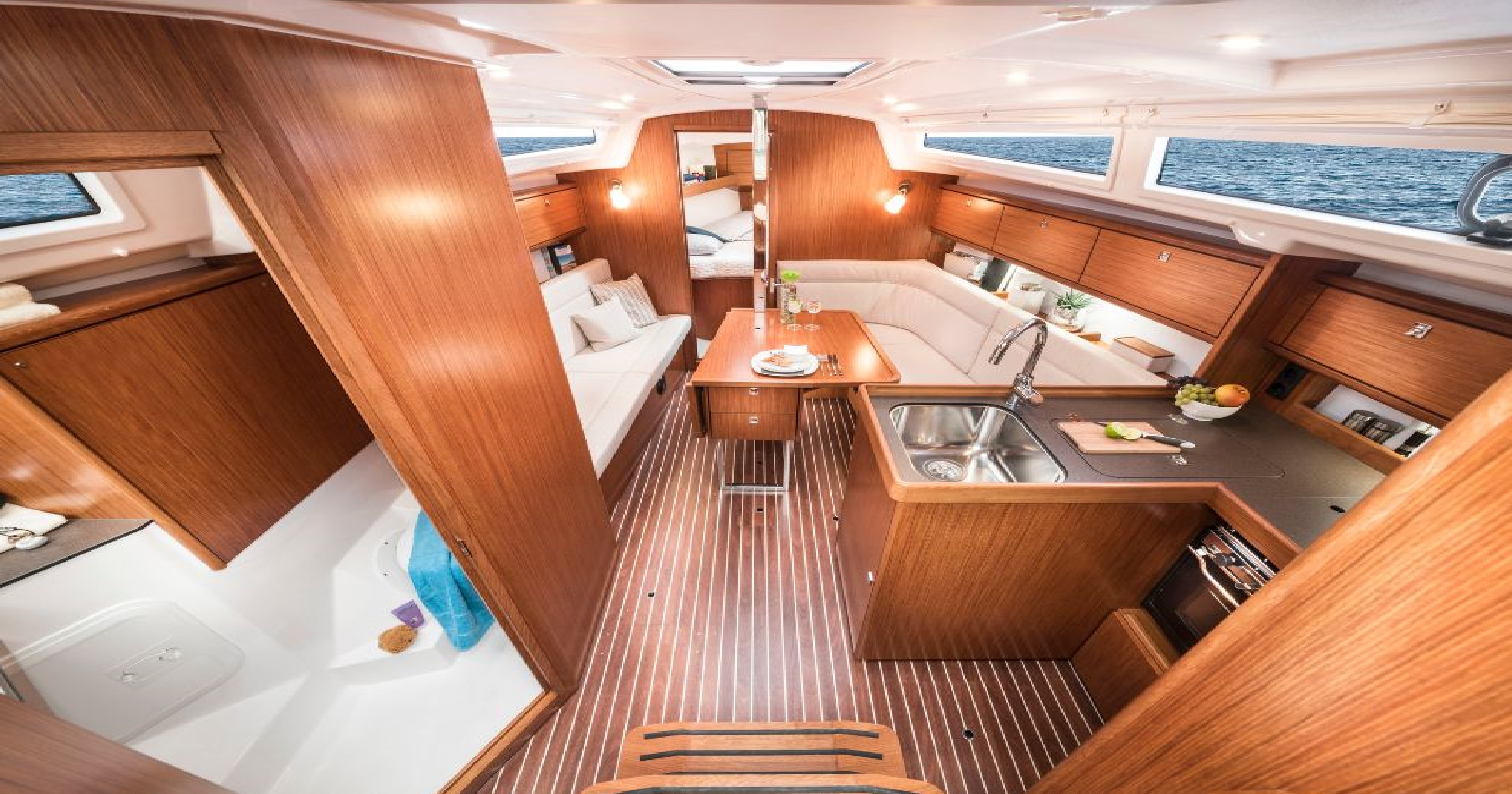 Yachtcharter Bavaria Cruiser 34 2 cab Interior