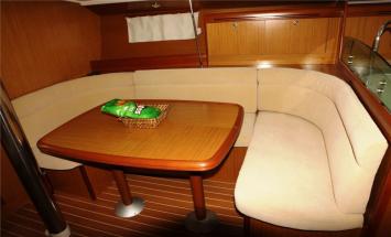 Innenansicht der Sun Odyssey 42i (3 Kabinen, 2 Bäder) Innenansicht