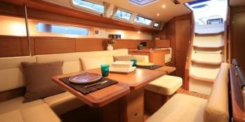 Sun Odyssey 49i Innenansicht