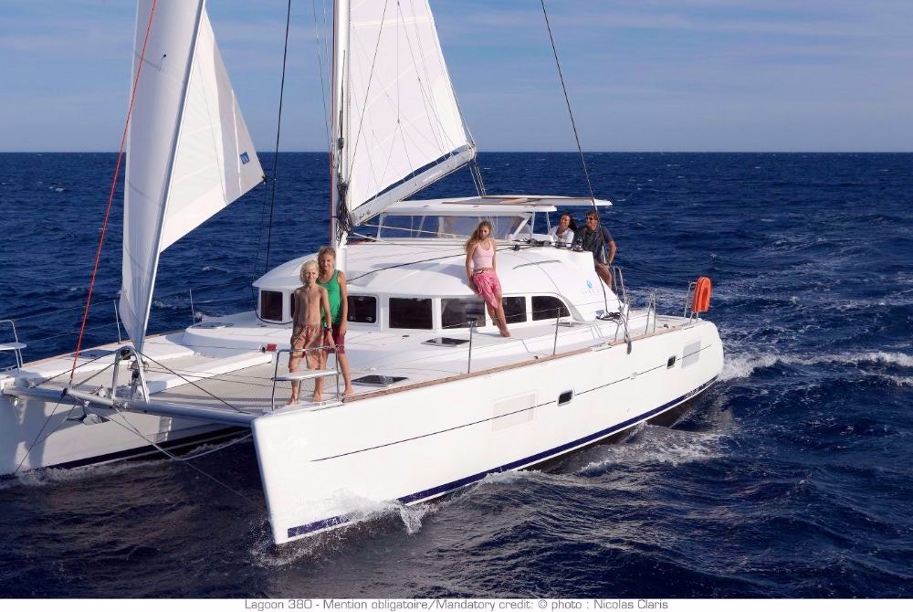 Yachtcharter Lagoon 380 cab 4 Front