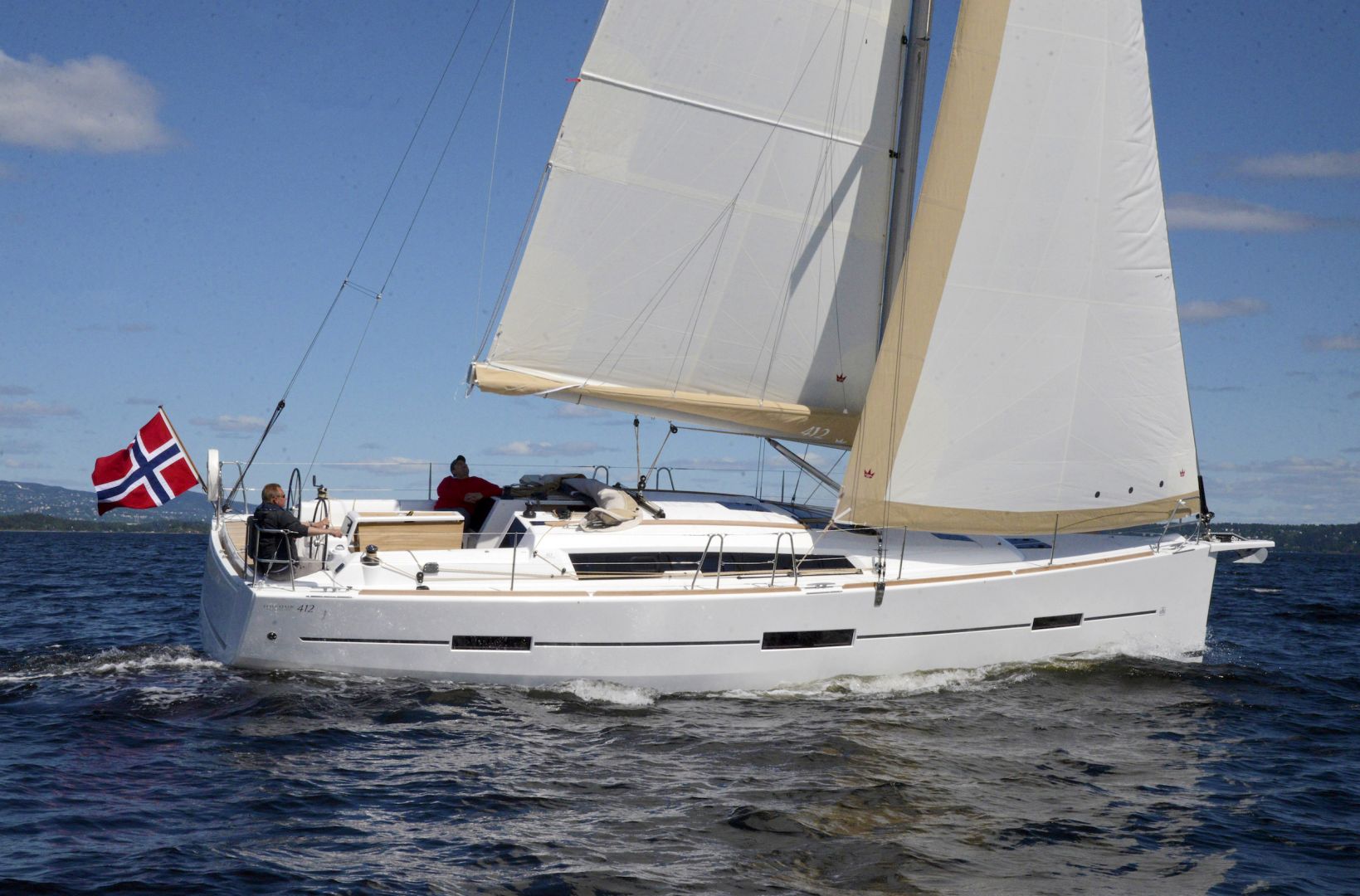 Yachtcharter Dufour 412 Grand Large 3cab side