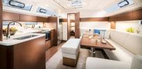Yachtcharter bavaria cruiser 46 4acb salon