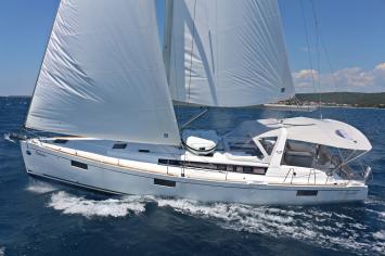 Oceanis48-5Cab-4 Innenansicht