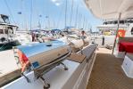 Yachtcharter Saona 47 5cab 5 wc aussenansicht 8