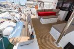 Yachtcharter Saona 47 5cab 5 wc aussenansicht 9