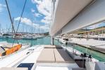 Yachtcharter Saona 47 5cab 5 wc aussenansicht 14