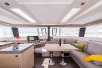 Yachtcharter Saona 47 5cab 5 wc aussenansicht 23