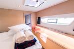 Yachtcharter Saona 47 5cab 5 wc aussenansicht 29