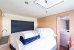Yachtcharter Saona 47 5cab 5 wc aussenansicht 31