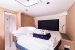 Yachtcharter Saona 47 5cab 5 wc aussenansicht 32