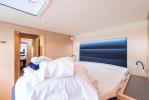 Yachtcharter Saona 47 5cab 5 wc aussenansicht 34