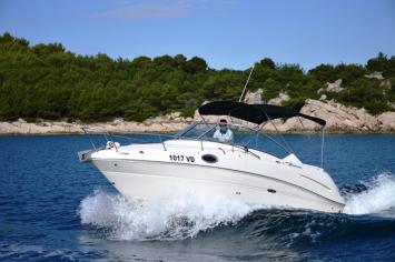 SeaRay240Sundancer-3 Innenansicht