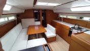 Yachtcharter 6382951184101768_JSO519 Saloon_Galley