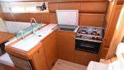 Yachtcharter 6356281184101768_JSO419 Galley