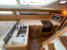 Yachtcharter 6707411212901768_SO45DS Galley