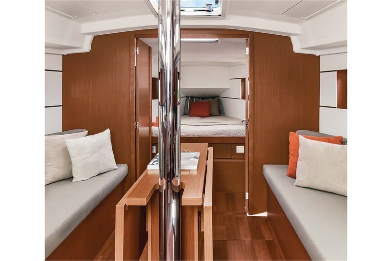 Yachtcharter custom/38503/oceanis_35_1_saloon_detail_pic1