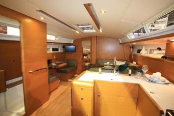 SunOdyssey449-5 Innenansicht