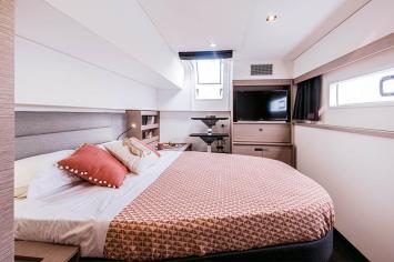 FountainePajotAura51-25 Innenansicht