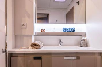 FountainePajotAura51-29 Innenansicht