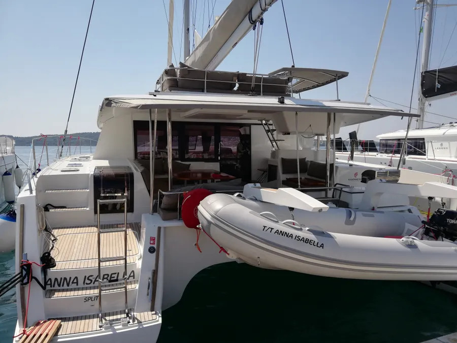 Yachtcharter Saba50 Anna Isabella