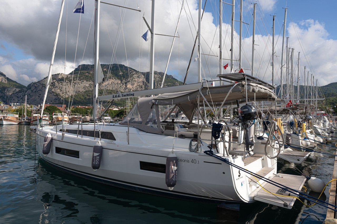 Yachtcharter Oceanis40 Mavi Mercury