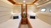 Yachtcharter Ferretti880 Estia YI 4